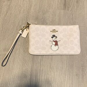 Coach Limited Edition NWOT Ivory/ Beige Corner Zip Wristlet with Snowman Motif